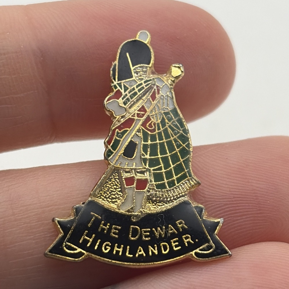 The Dewar Highlander Scotch Whisky Liquor Alcohol Mascot Lapel Hat Pin